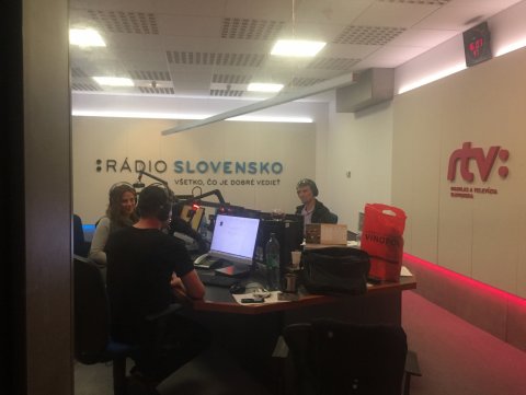 Nestihli jste si poslechnout rozhovor s Anet v Rádio Slovensko? Nevadí, níže najdete prolink na záznam.